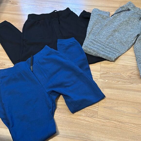 Men’s sweatpants bundle size Xs and kids L - gap and univibe   This bundle inclu - Picture 1 of 4
